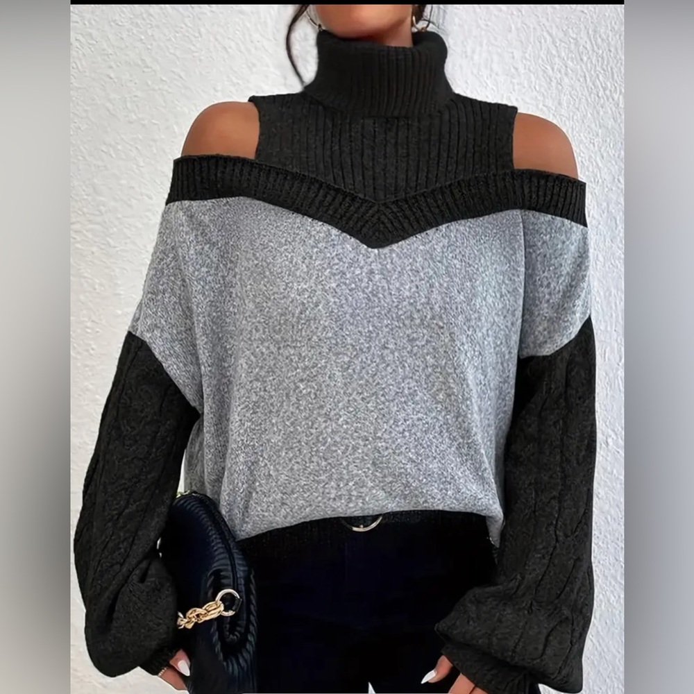 Oversized cutout shoulder sweater (s)